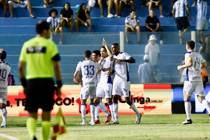 Avaí domina o Paysandu e garante vitória emocionante na Série B
