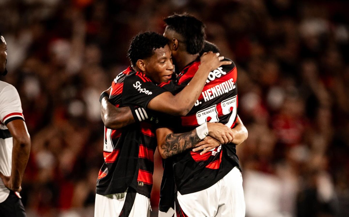 Provocações nas redes sociais do Flamengo geram clima tenso no elenco, diz site