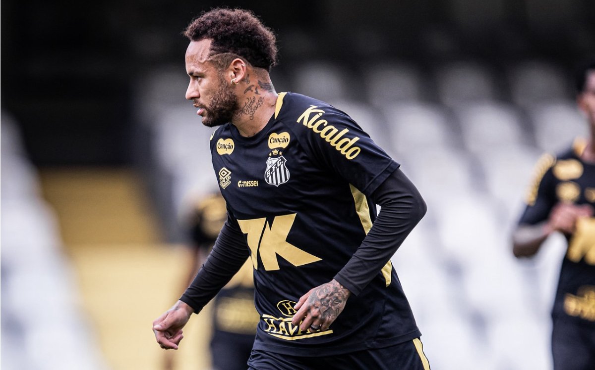Santos avalia questões físicas e alto salário para definir o futuro de Neymar, diz site