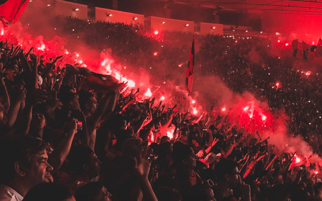 Como as grandes torcidas brasileiras se tornaram fenômenos culturais