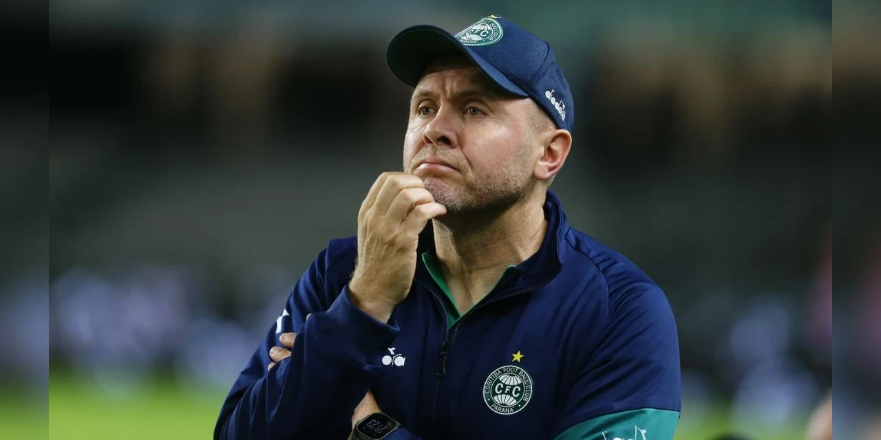 Técnico Mozart deixa o Coritiba após ser campeão da Série B