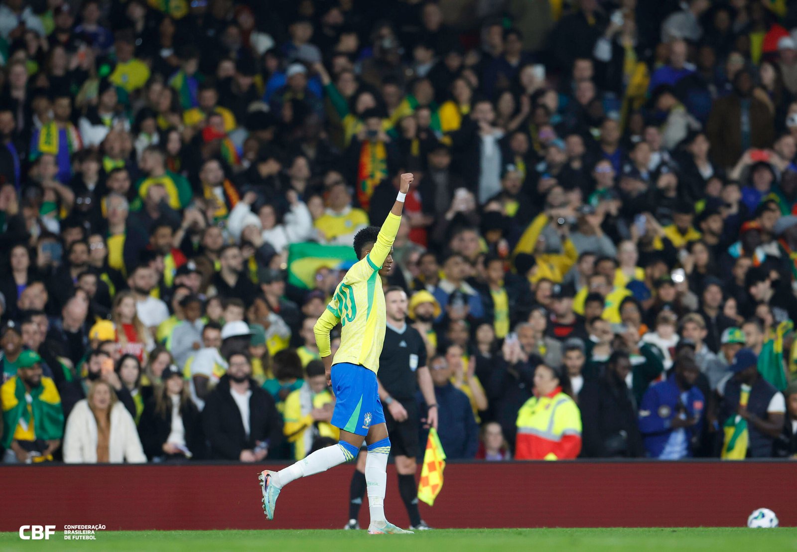 Do Brasil ao mundo: os cantos de torcida mais marcantes da história