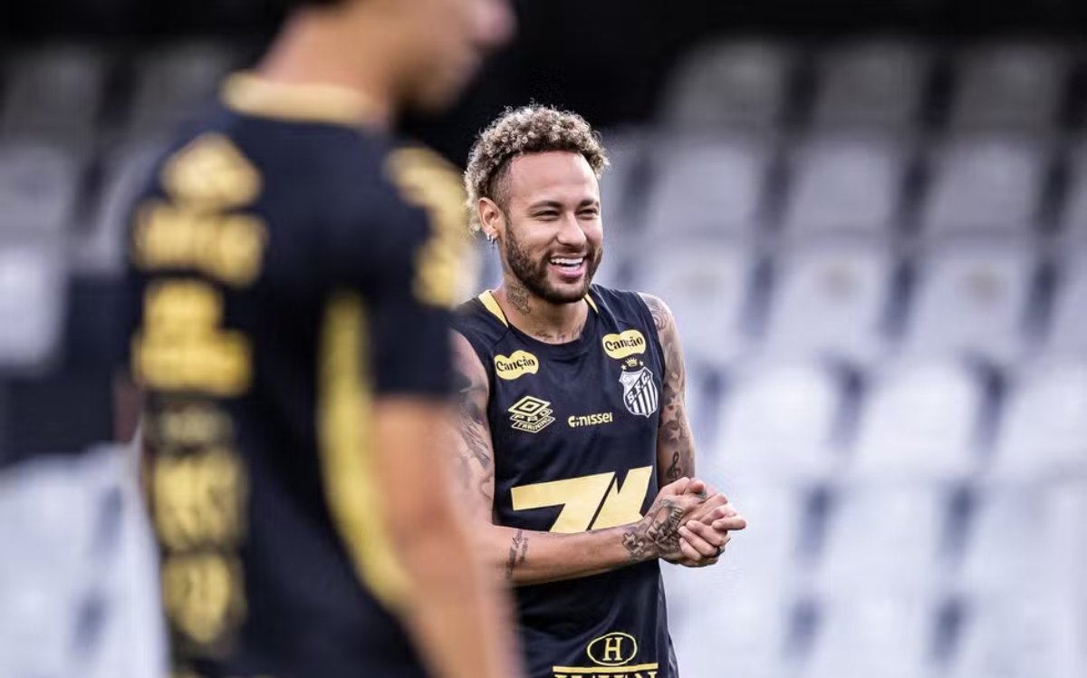 Neymar treina e deve jogar pelo Santos contra o Sport pelo Brasileirão Série A 2025