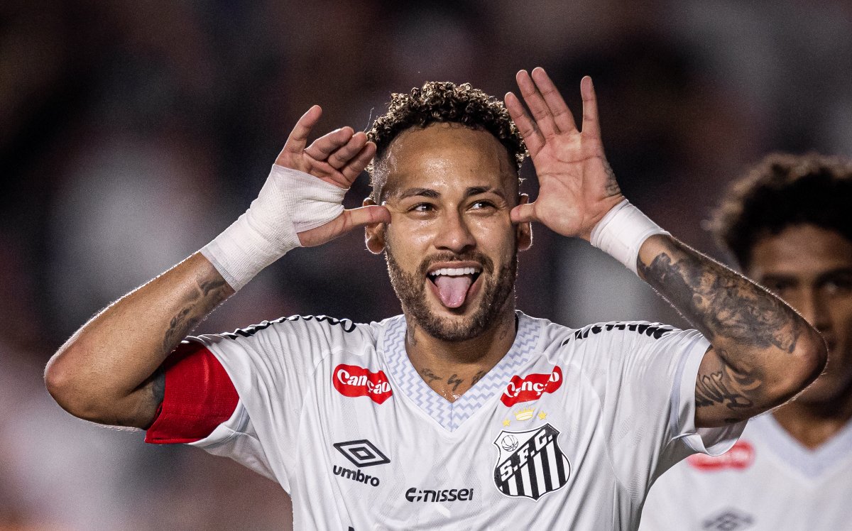 Após gol e assistência, Neymar reage a críticas sobre lesão e dispara: “Inventam muita coisa”