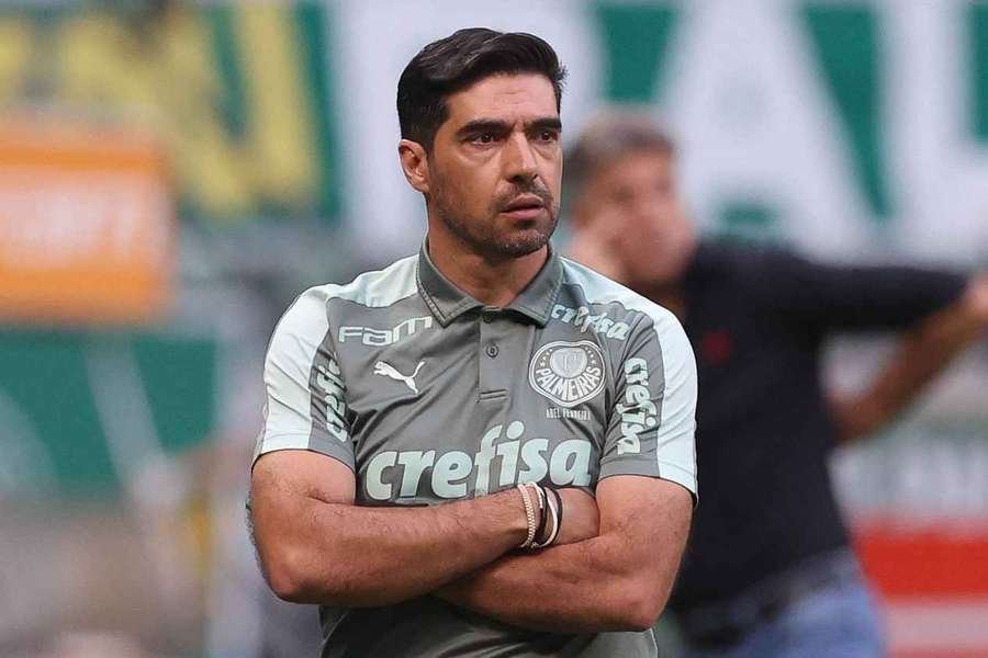 Abel Ferreira dispara contra arbitragem após empate: «Só me engana quem eu permito»