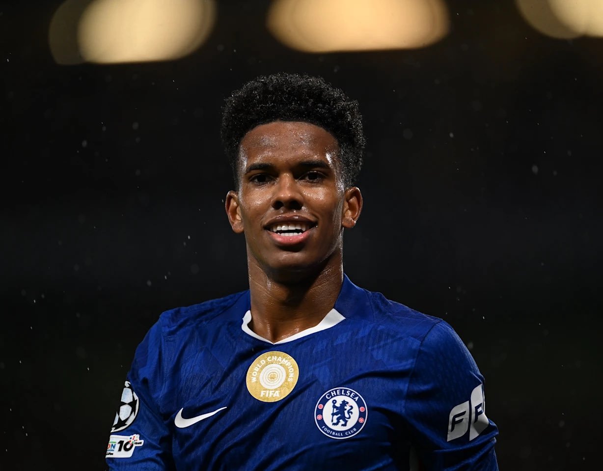 Torcida do Chelsea comemora ausência de Estêvão em jogo da Premier League e motivo surpreende