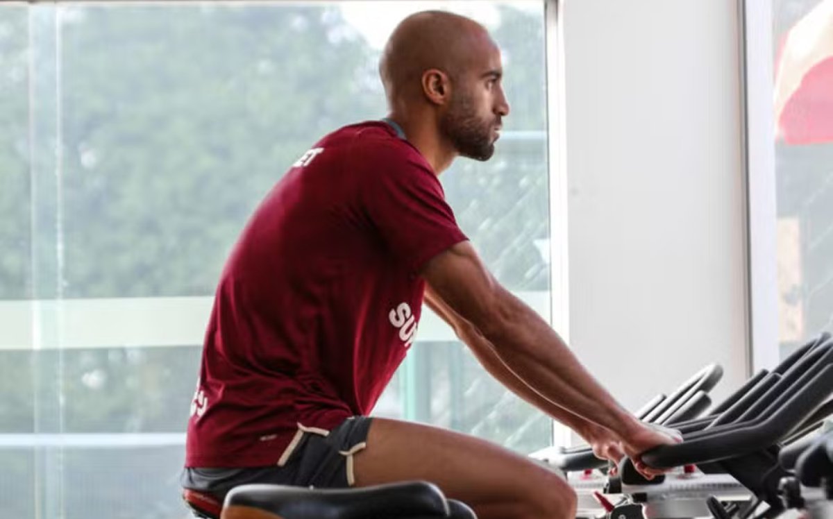 São Paulo: Lucas Moura faz infiltração no joelho e só deve voltar a jogar em 2026