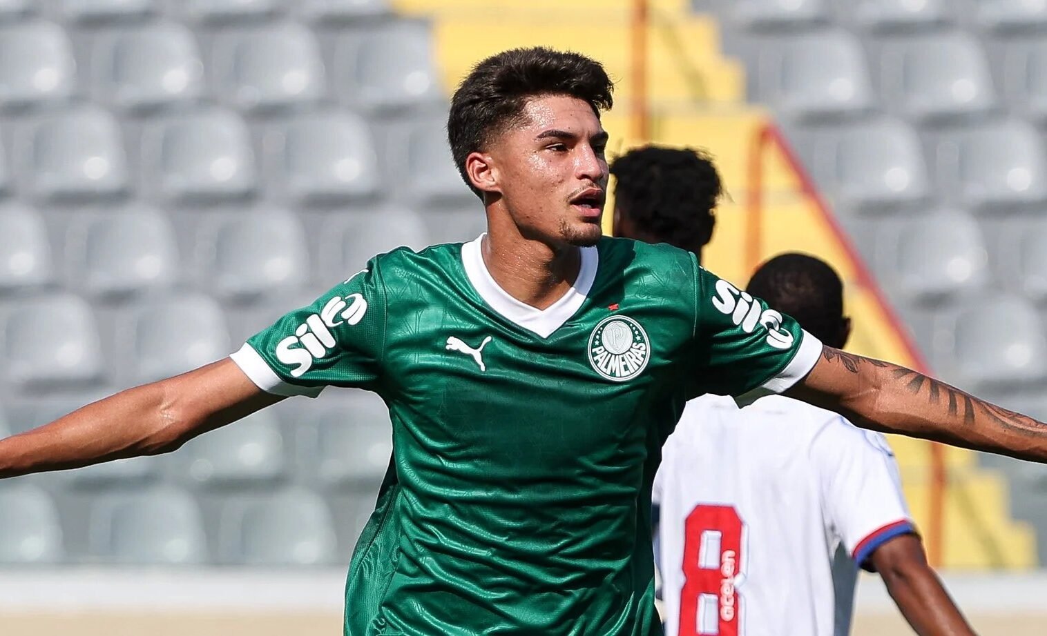 Joia estreante do Palmeiras já fez teste no Flamengo e tem nome inspirado em ídolo do Barcelona