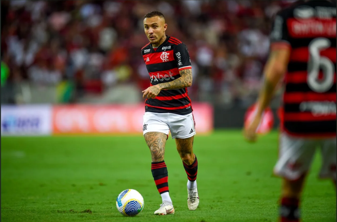 Fluminense monitora situação de Everton Cebolinha e estuda tirar atacante do Flamengo
