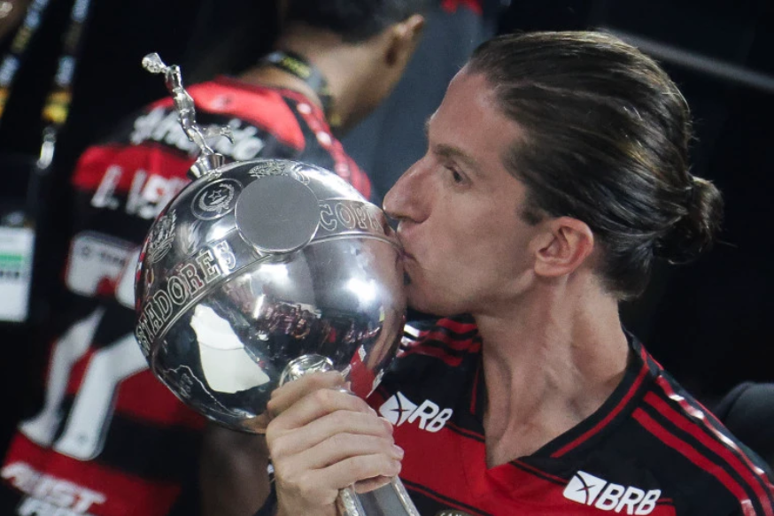 Flamengo põe fim à indefinição e garante permanência de Filipe Luís até 2027