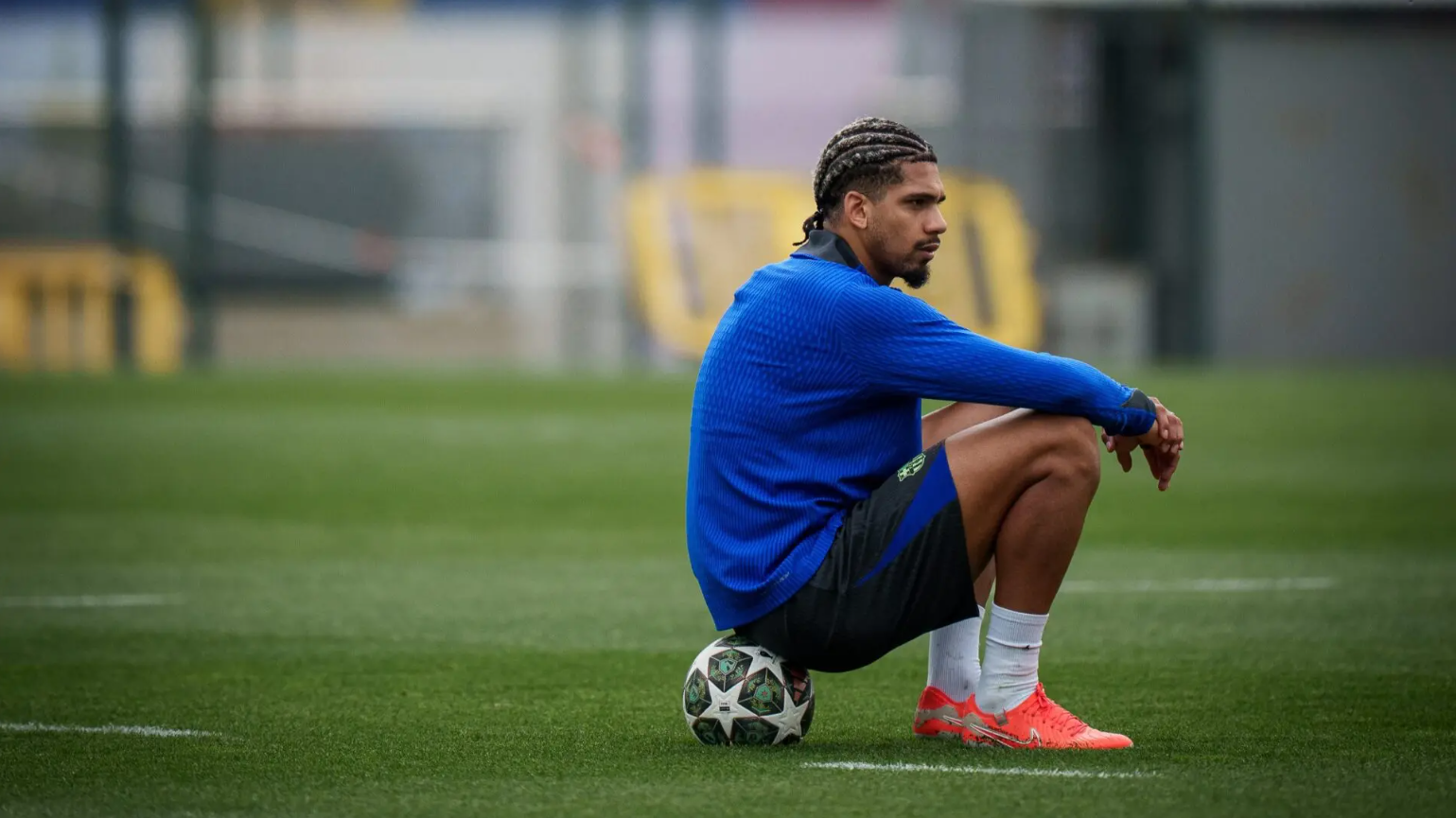 Capitão Ronald Araújo pede afastamento do Barcelona para recuperação psicológica