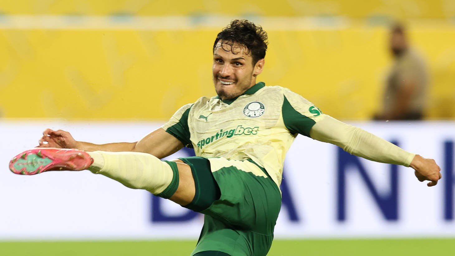 Palmeiras acerta empréstimo de Raphael Veiga ao América, do México