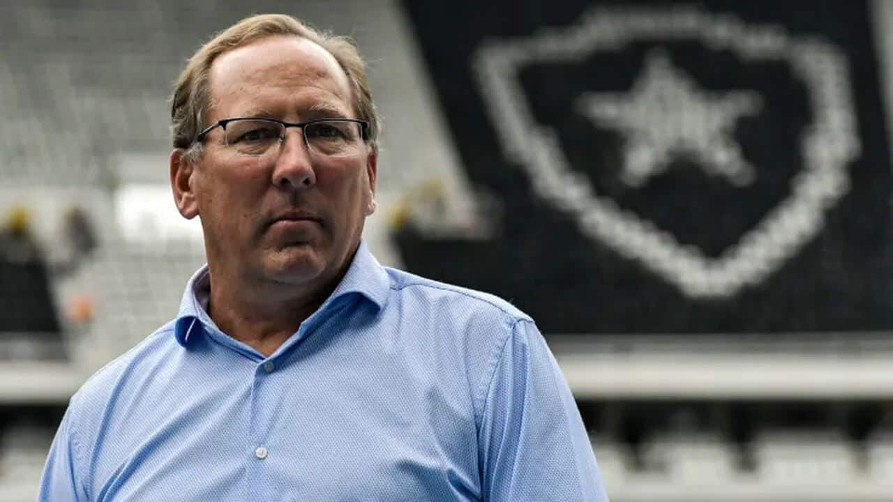 Gigantes brasileiros sofrem transfer ban da FIFA e não podem contratar jogadores.