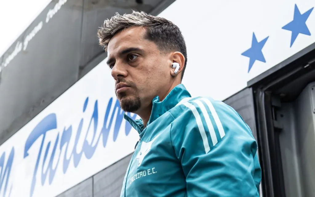 Fagner rescinde com Corinthians e fecha em definitivo com o Cruzeiro